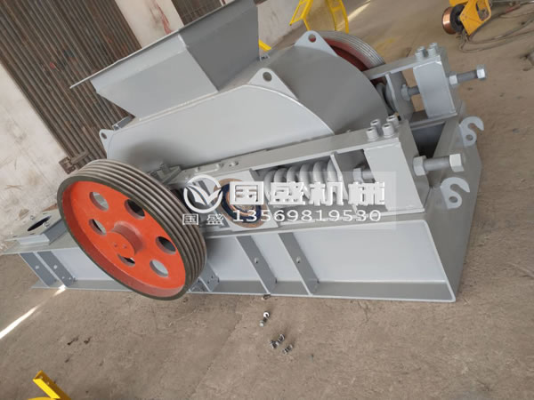 玄武岩雙光輥破碎機 玄武岩雙光輥破碎機